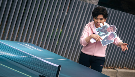 Table tennis legend Deng Yaping showcased her skills in the Chinese Grand Prix paddock, with and without a bat