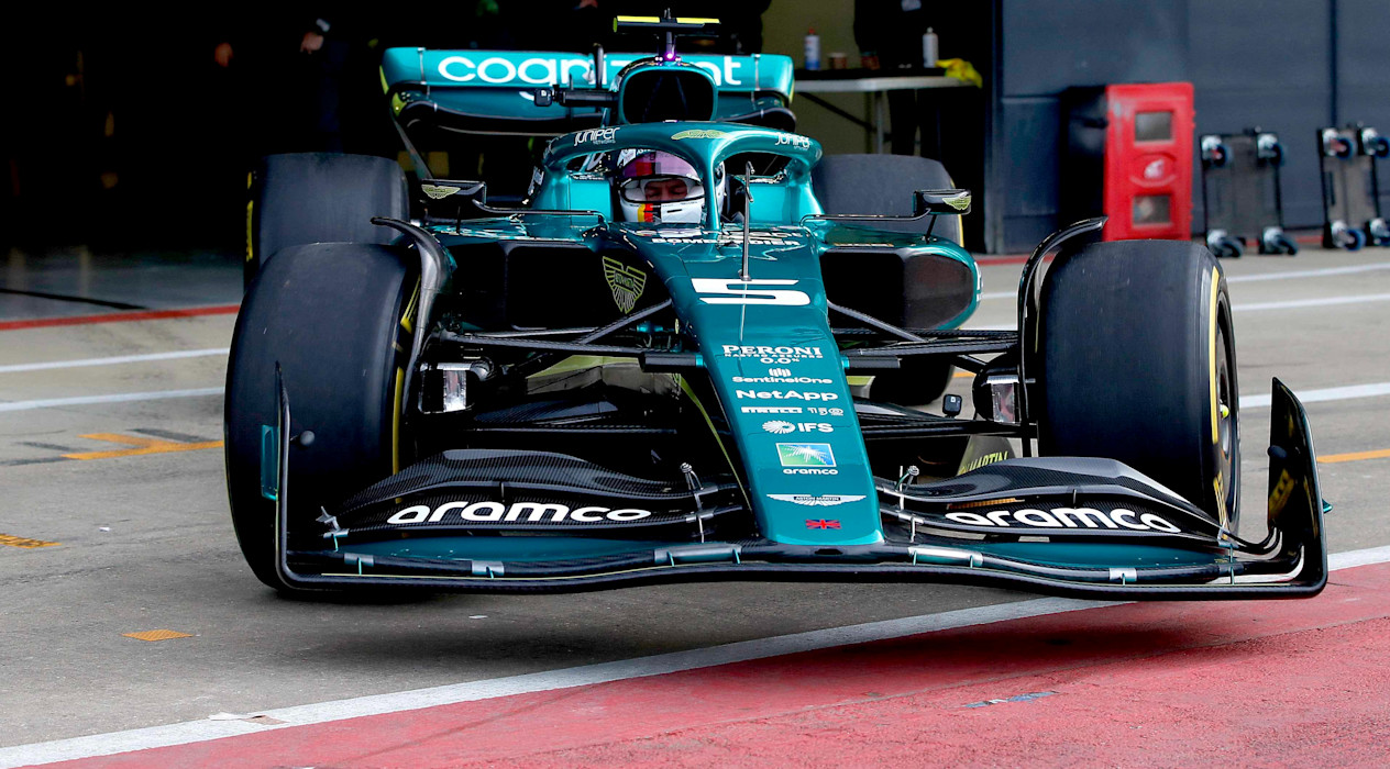 Sebastian Vettel in the AMR22