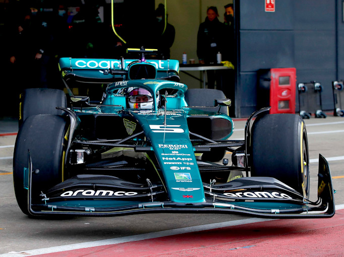 Sebastian Vettel in the AMR22