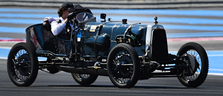 Riding mechanics were there to assist with pumping oil and fuel and with pitstops.
