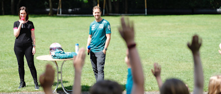 Sebastian talks to school children in England about the importance of eliminating single-use plastics 