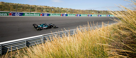 Racing through the dunes: the AMR21 at speed in Zandvoort