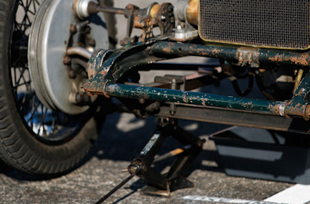 In 1922, pitstops were completed with very different jacks and wheel-removing equipment.