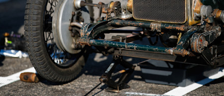 In 1922, pitstops were completed with very different jacks and wheel-removing equipment.