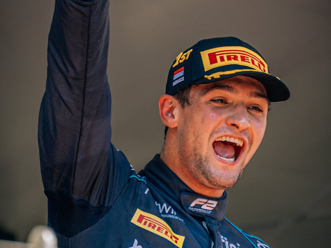 Jak F2 crop hero desktop 3