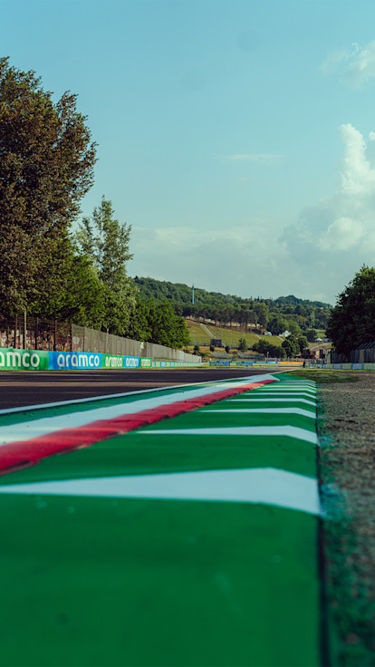 Imola race page fixed image portrait