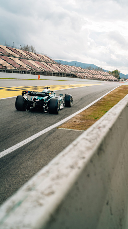 Spain race page fixed image portrait