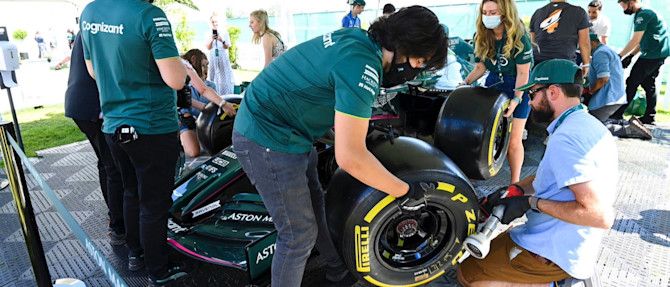 Guests take part in the pitstop challenge 