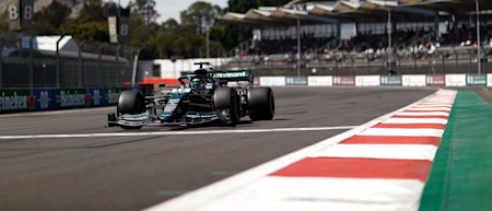 Lance begins a lap of the Autódromo Hermanos Rodríguez circuit