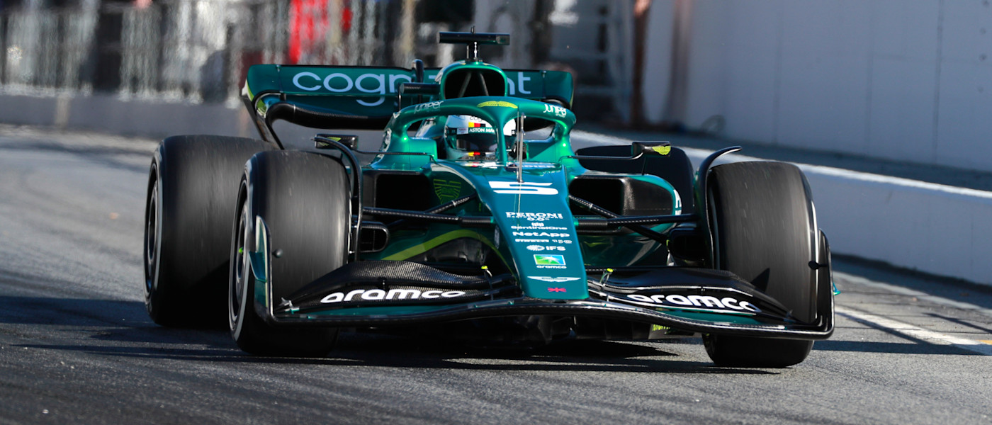 The AMR22 heads down the Barcelona pitlane