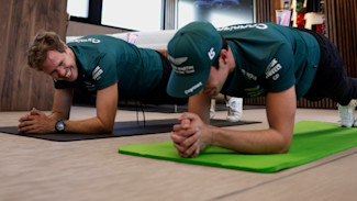 Lance vs Seb: Planking challenge