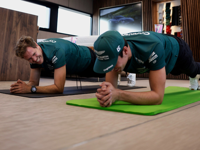 Lance vs Seb: Planking challenge