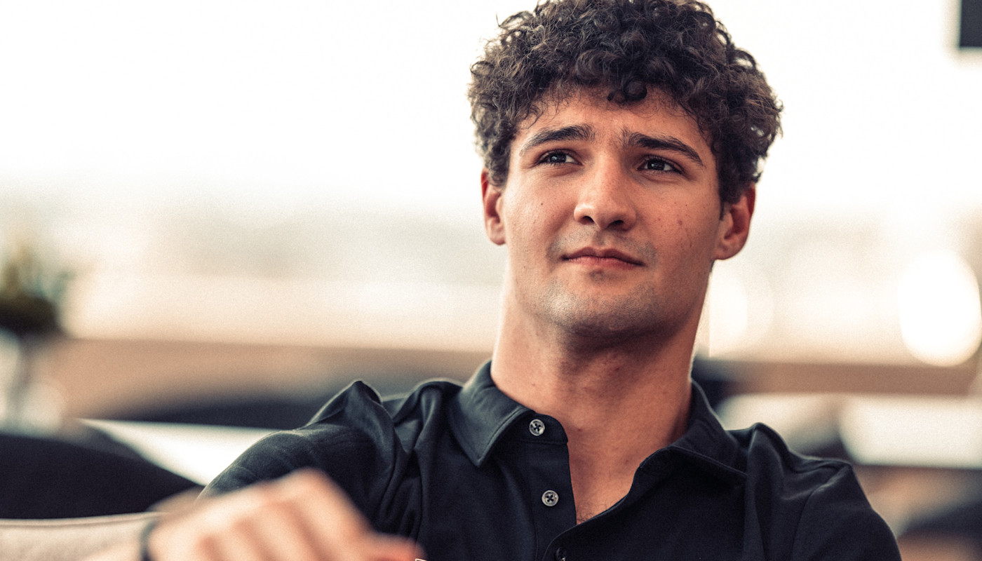 Jak third driver in line 1