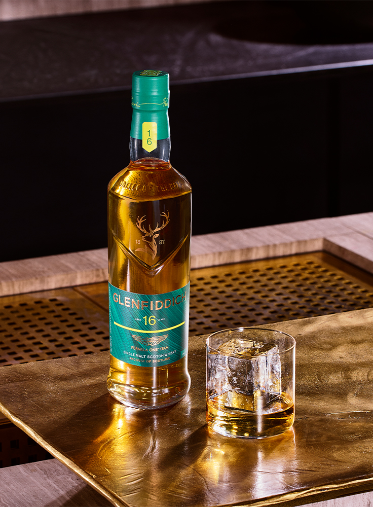 【限定モデル】Glenfiddich 16年 アストンマーチン F1 ケース付き Aston Martin F1 Team and Glenfiddich unveil limited-edition single