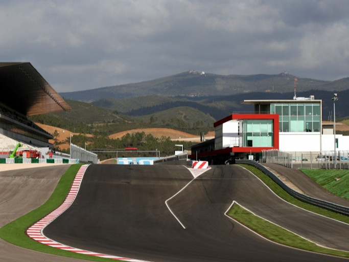 The high-speed start/finish straight