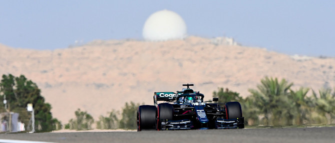 Duel in the desert: Lance's early laps in Bahrain
