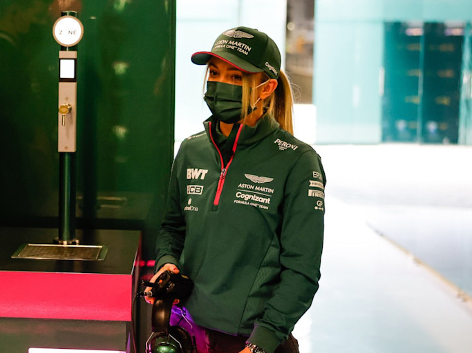 A garage tour with Jessica Hawkins