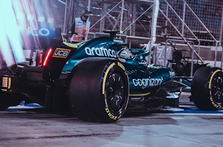 Nico continues to get up to speed with the AMR22 in the night-running of FP2