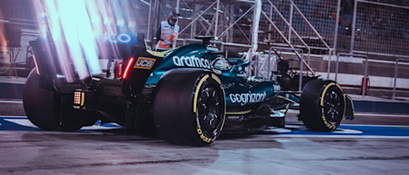 Nico continues to get up to speed with the AMR22 in the night-running of FP2