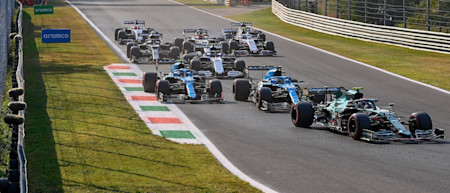 Sebastian leads a pack of cars in the early stages of the F1 Sprint