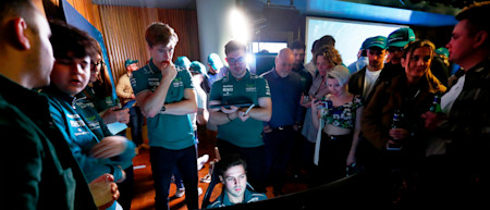 Armed with some tips from our Esports drivers, Felipe Drugovich got behind the wheel of the racing simulator at the I / AM event before I / AM members tried to beat his laptime.