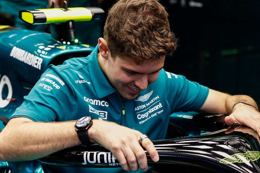 Felipe got himself acquainted with the AMR22 ahead of his Free Practice One drive in Abu Dhabi.