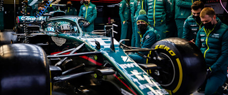 The team prepares the AMR21