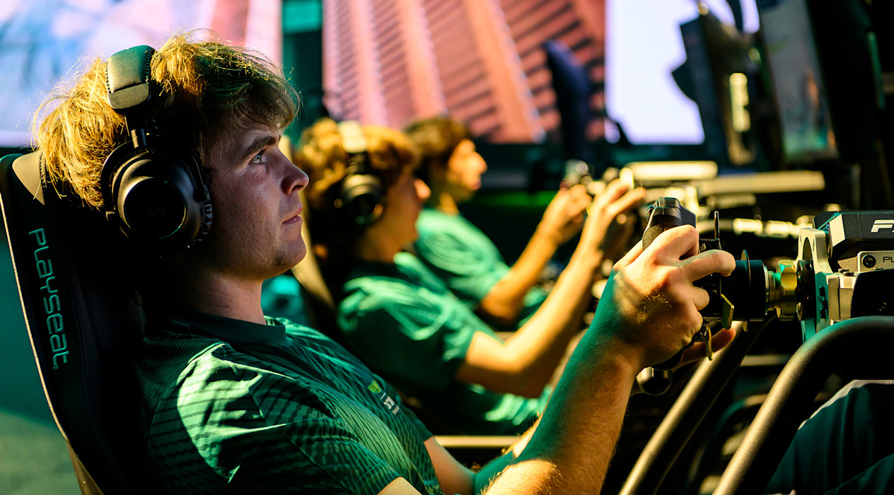 Esports F4 header