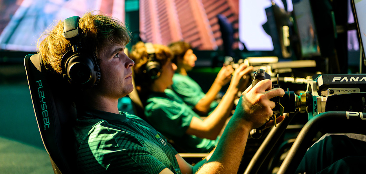 Esports F4 header