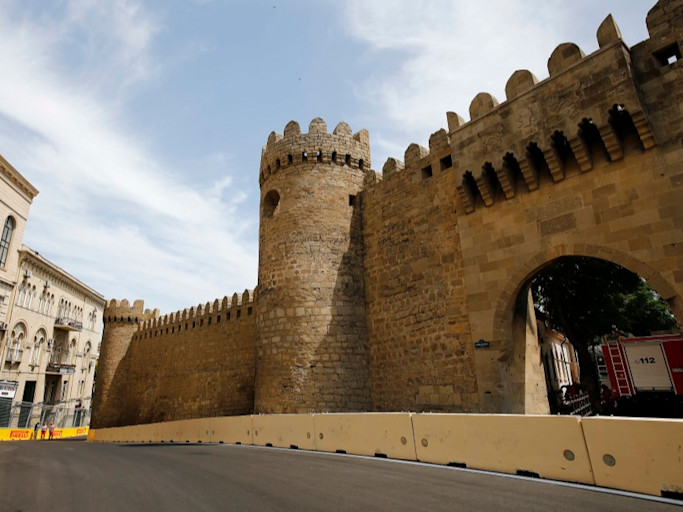 The circuit weaves through the Old City