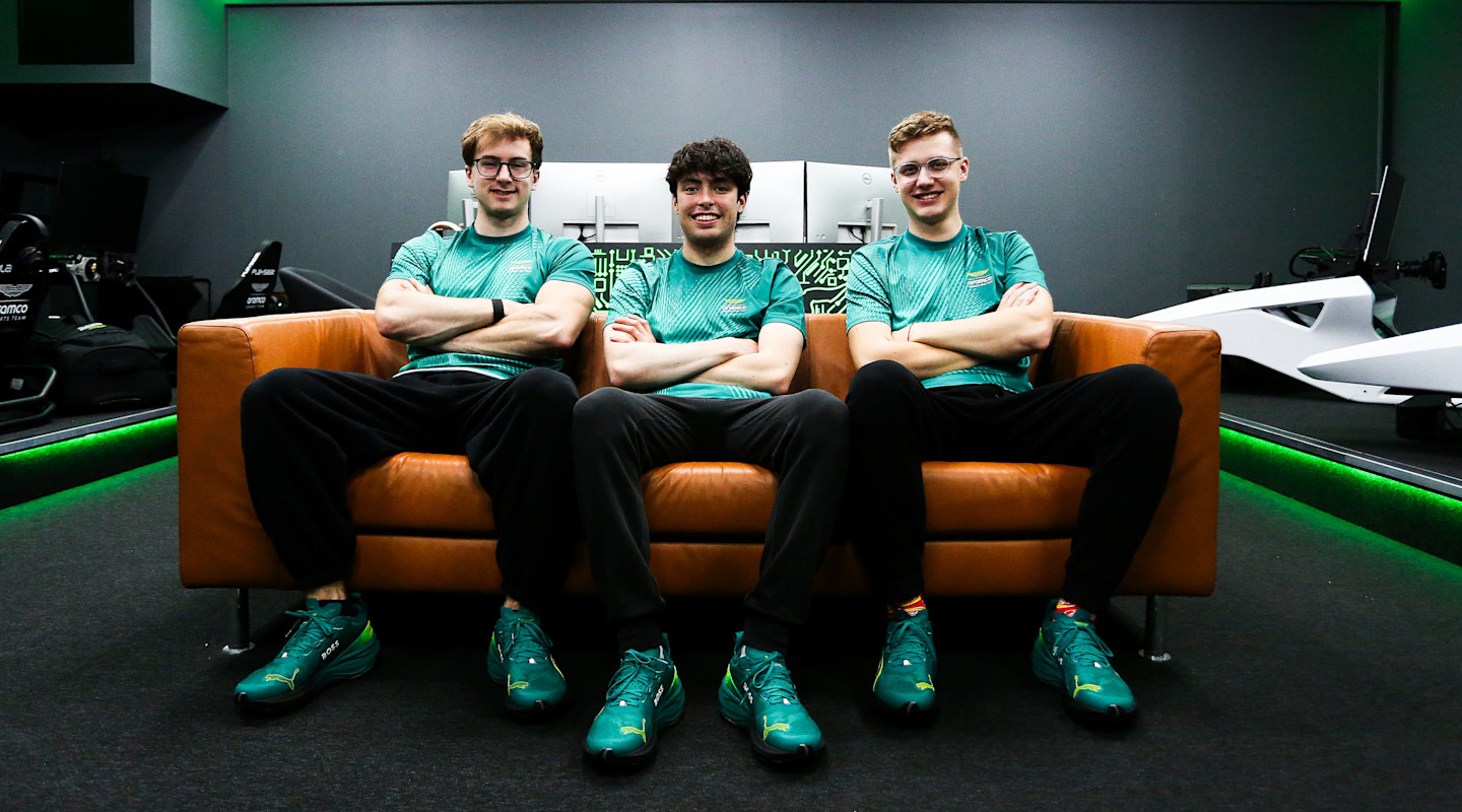 F1 sim racing team fixed image