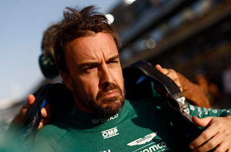 Fernando prepares on the grid