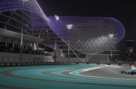 Lance enters the hotel section during the race