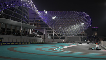 Lance enters the hotel section during the race
