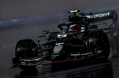 Sebastian navigates Istanbul Park in the wet