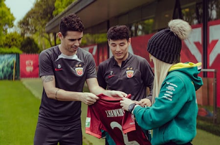 Shanghai Port FC stars Wu Lei and Oscar swapped shirts with Jessica Hawkins