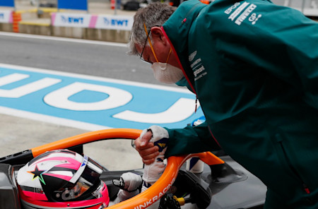Otmar gives words of encouragement ahead of Jessica Hawkins' W Series race