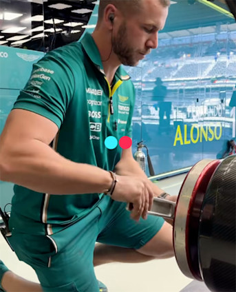 @astonmartinf1