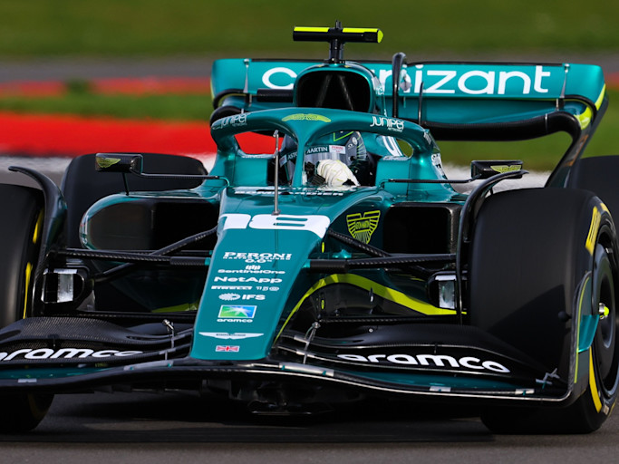 Lance Stroll in the AMR22