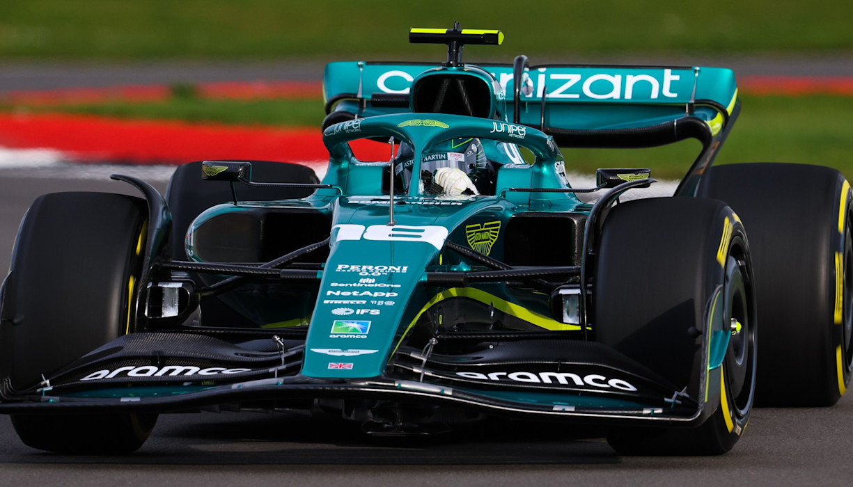 Lance Stroll in the AMR22