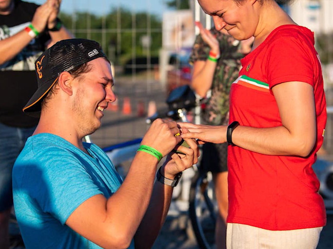 Veronika accepts Daniel's proposal