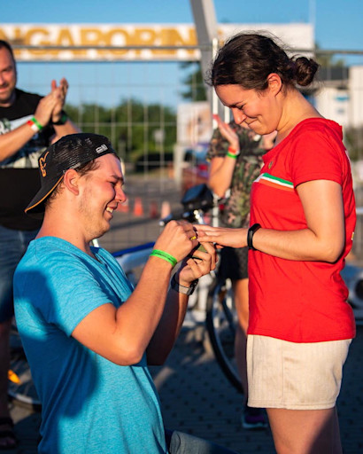 Veronika accepts Daniel's proposal 
