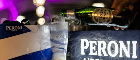 Pouring a glass of Peroni Libera 0.0% to celebrate passion and flair of the weekend