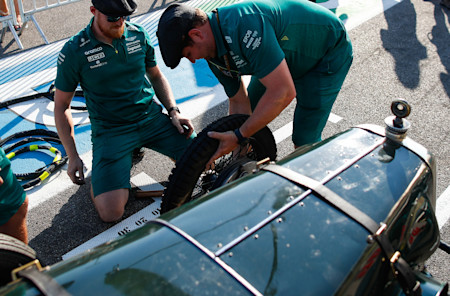AMF1's mechanics tried their hands at a pitstop with Green Pea.