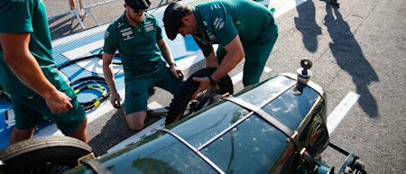 AMF1's mechanics tried their hands at a pitstop with Green Pea.