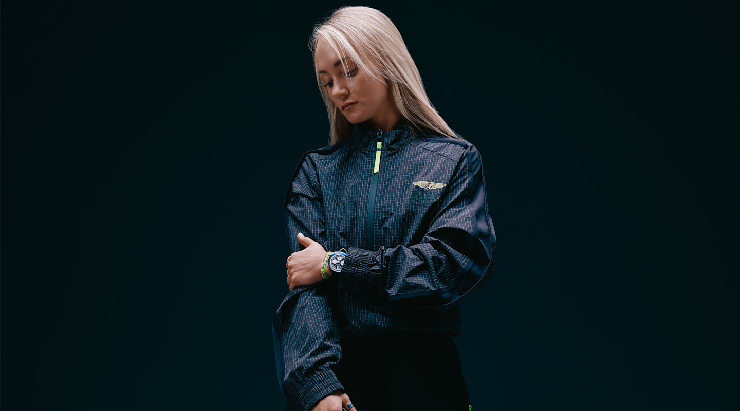 Jessica in line alt 1