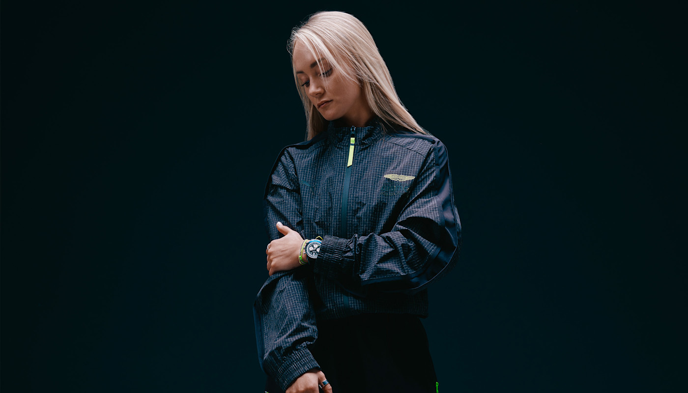 Jessica in line alt 1