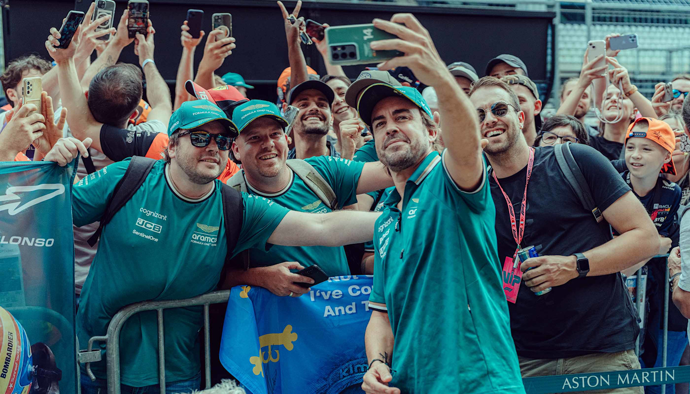 Fernando Alonso with fans