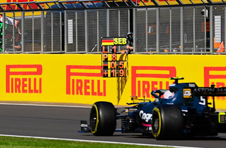 The team shares important information with Sebastian during the Sprint