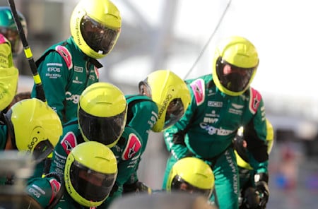 Practice pitstops in Bahrain